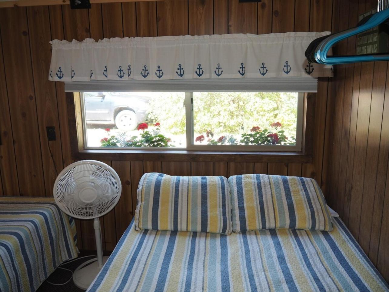 Sleeping Bear Riverside Cabins - Cabin #1 Honor Esterno foto