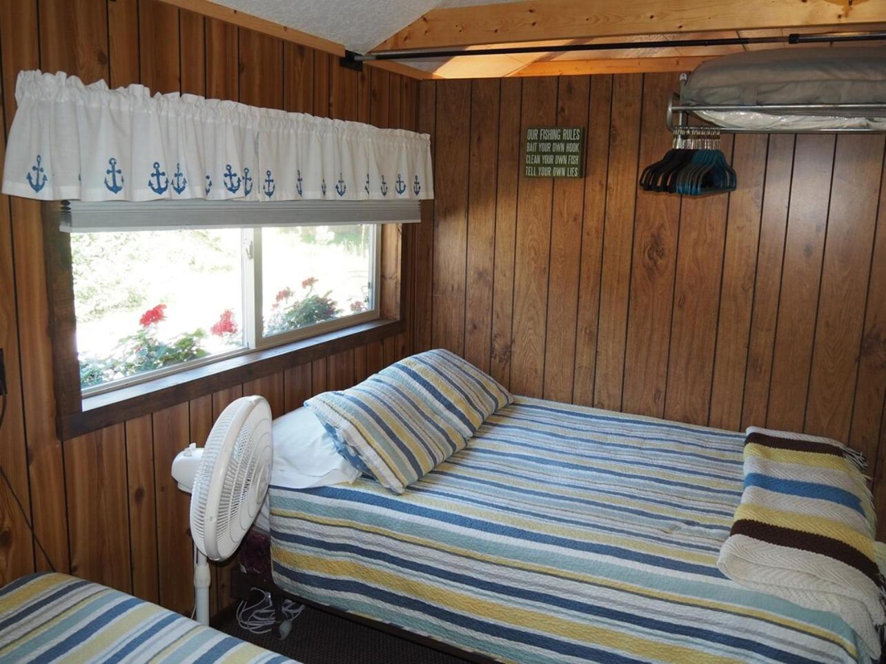 Sleeping Bear Riverside Cabins - Cabin #1 Honor Esterno foto