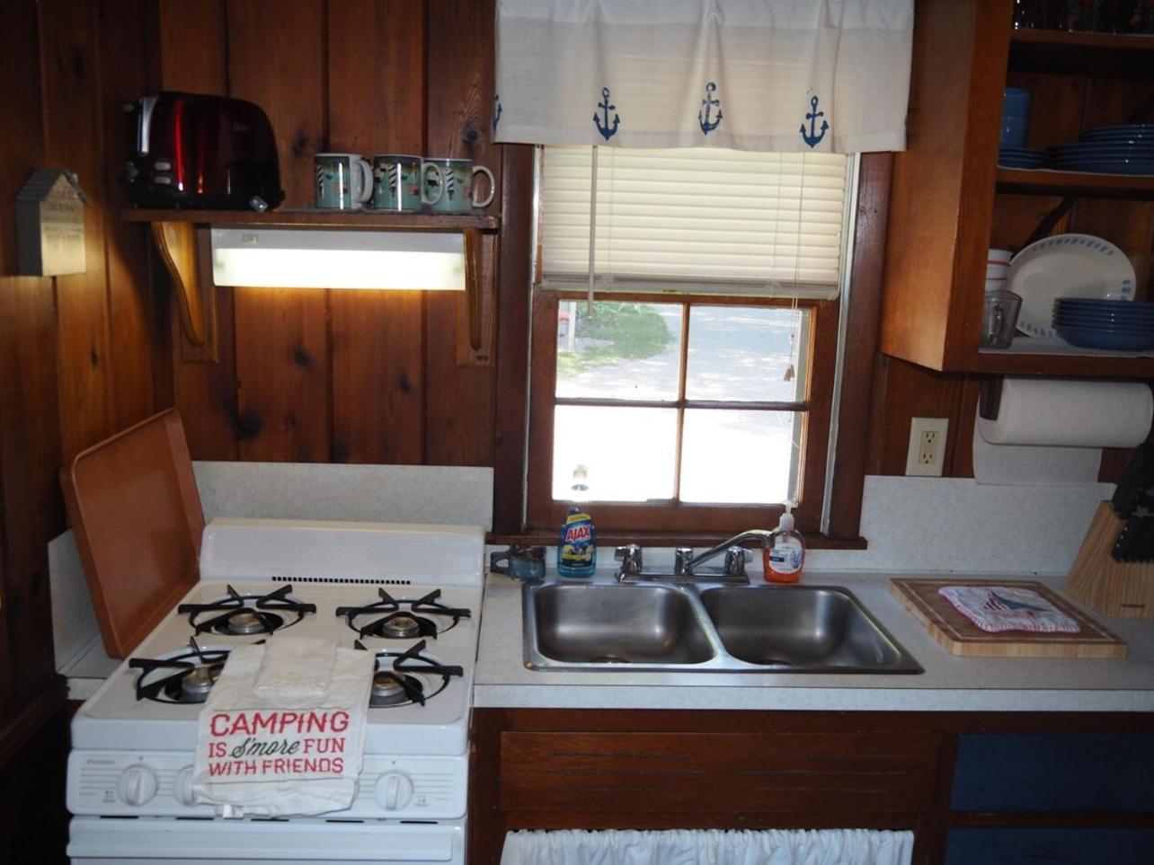 Sleeping Bear Riverside Cabins - Cabin #1 Honor Esterno foto